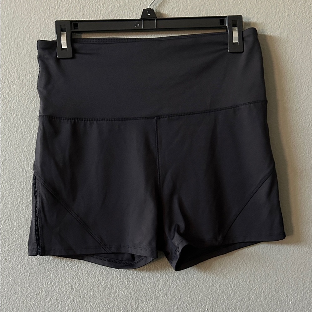 Women's Black High-Waisted Shorts Size Large